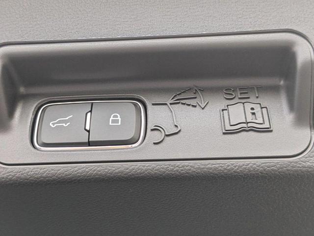 Photo of 2025 Carbonized Gray Metallic Ford Explorer