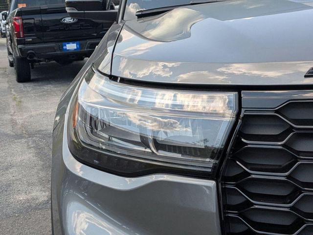 Photo of 2025 Carbonized Gray Metallic Ford Explorer