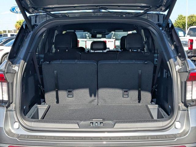 Photo of 2025 Carbonized Gray Metallic Ford Explorer