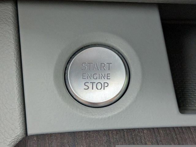 Photo of 2022 Glacier White Metallic Audi Q5