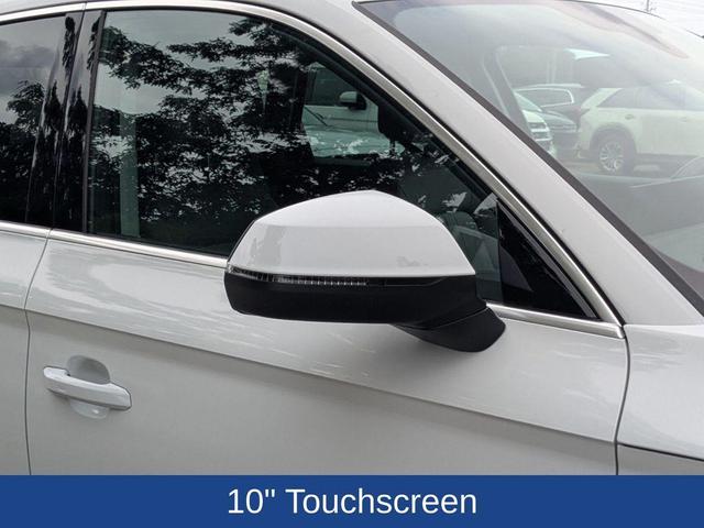 Photo of 2022 Glacier White Metallic Audi Q5