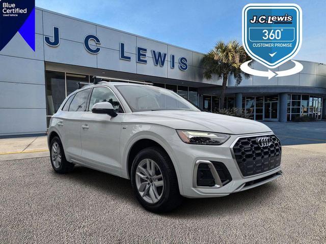 Photo of 2022 Glacier White Metallic Audi Q5