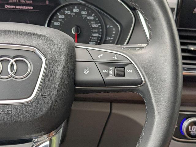 Photo of 2022 Glacier White Metallic Audi Q5