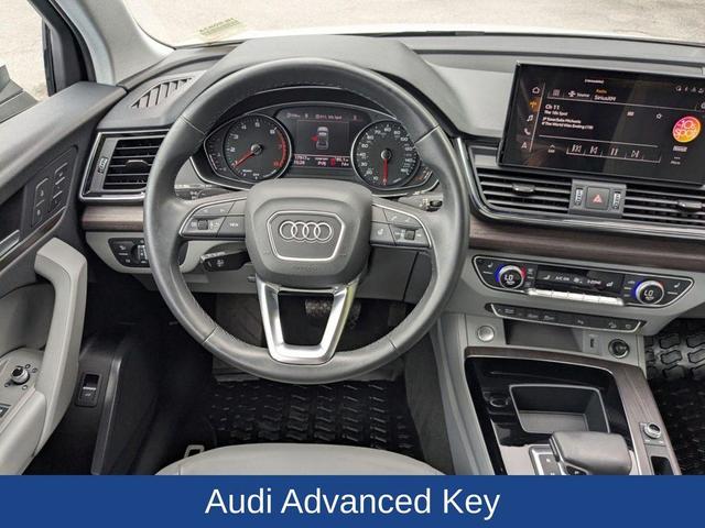 Photo of 2022 Glacier White Metallic Audi Q5