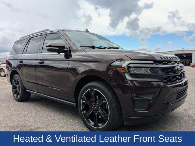 Photo of 2023 Jewel Red Metallic Ford Expedition