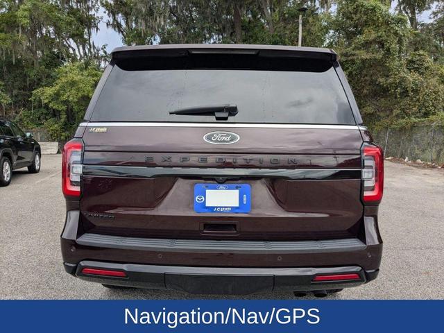 Photo of 2023 Jewel Red Metallic Ford Expedition