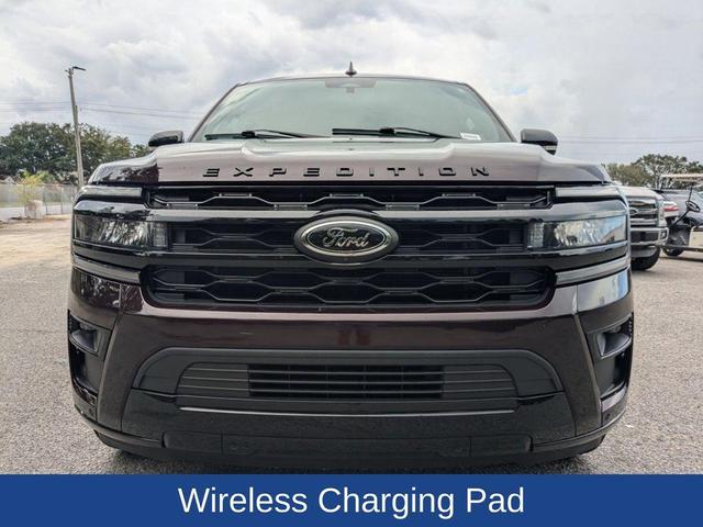 Photo of 2023 Jewel Red Metallic Ford Expedition