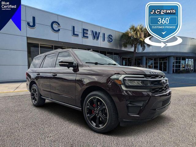 Photo of 2023 Jewel Red Metallic Ford Expedition