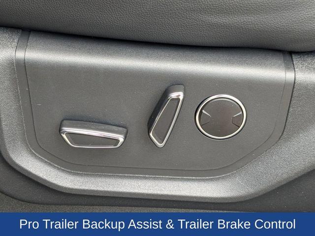 Photo of 2023 Jewel Red Metallic Ford Expedition