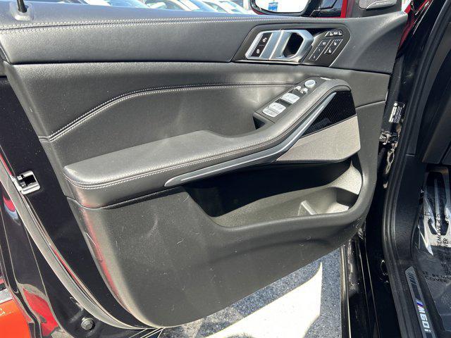 Photo of 2025 Black Sapphire Metallic BMW X7