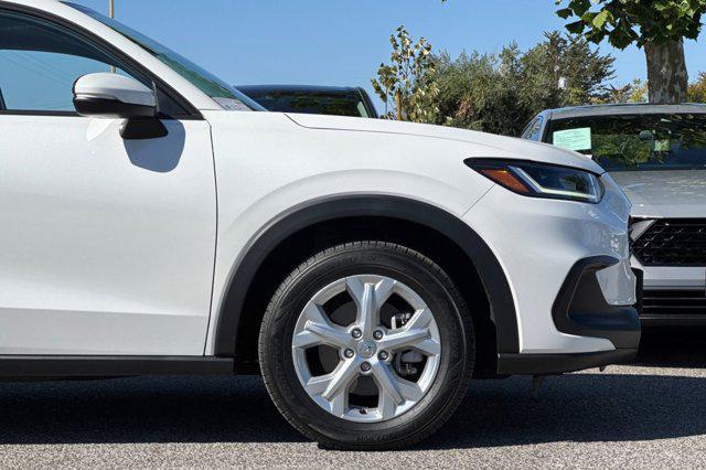 Photo of 2023 Platinum White Pearl Honda HR-V