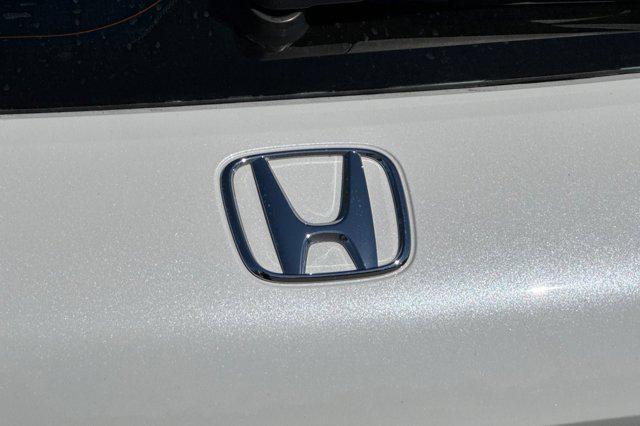 Photo of 2023 Platinum White Pearl Honda HR-V