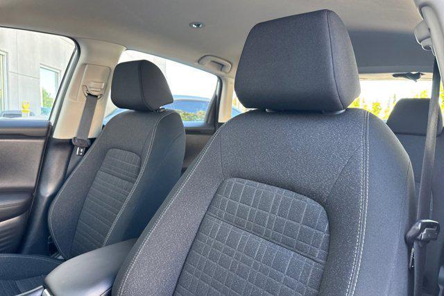 Photo of 2023 Platinum White Pearl Honda HR-V