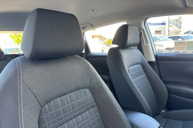 Photo of 2023 Platinum White Pearl Honda HR-V