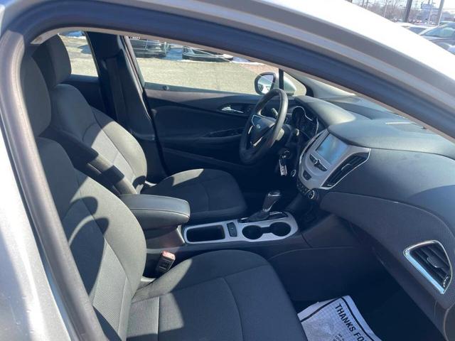 Photo of 2018 Silver Chevrolet Cruze