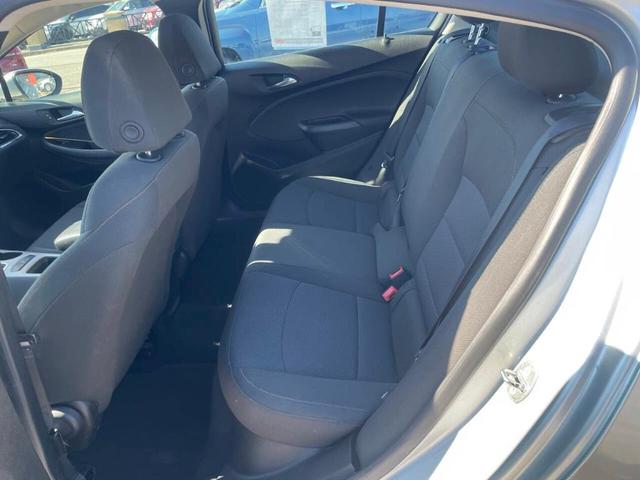 Photo of 2018 Silver Chevrolet Cruze