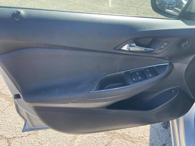 Photo of 2018 Silver Chevrolet Cruze