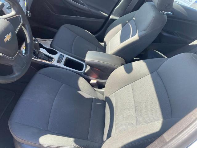 Photo of 2018 Silver Chevrolet Cruze