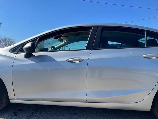 Photo of 2018 Silver Chevrolet Cruze