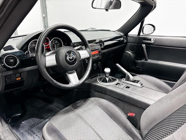 Photo of 2008 Sunlight Silver Metallic Mazda MX-5 Miata