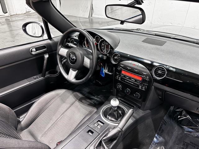 Photo of 2008 Sunlight Silver Metallic Mazda MX-5 Miata