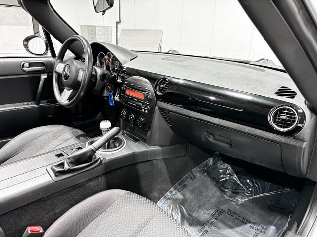 Photo of 2008 Sunlight Silver Metallic Mazda MX-5 Miata