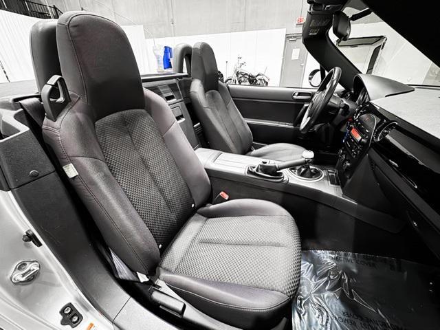 Photo of 2008 Sunlight Silver Metallic Mazda MX-5 Miata