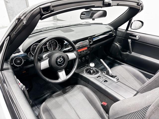 Photo of 2008 Sunlight Silver Metallic Mazda MX-5 Miata