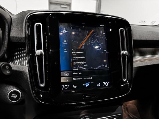 Photo of 2021 Crystal White Metallic Volvo XC40