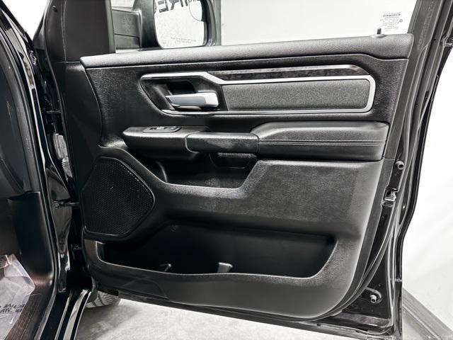 Photo of 2022 Diamond Black Crystal Pearlcoat RAM 1500