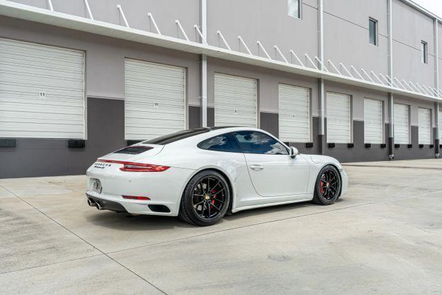 Photo of 2017 White Porsche 911