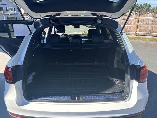 Photo of 2022 White Mercedes-Benz GLC 300