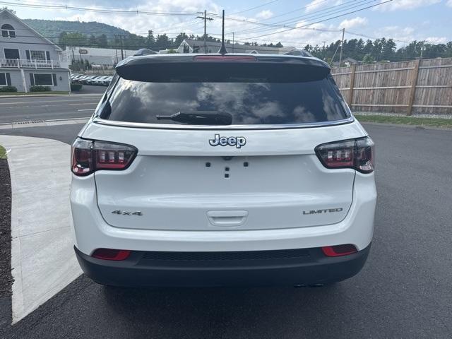 Photo of 2022 Bright White Clearcoat Jeep Compass