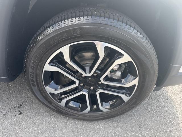 Photo of 2022 Bright White Clearcoat Jeep Compass