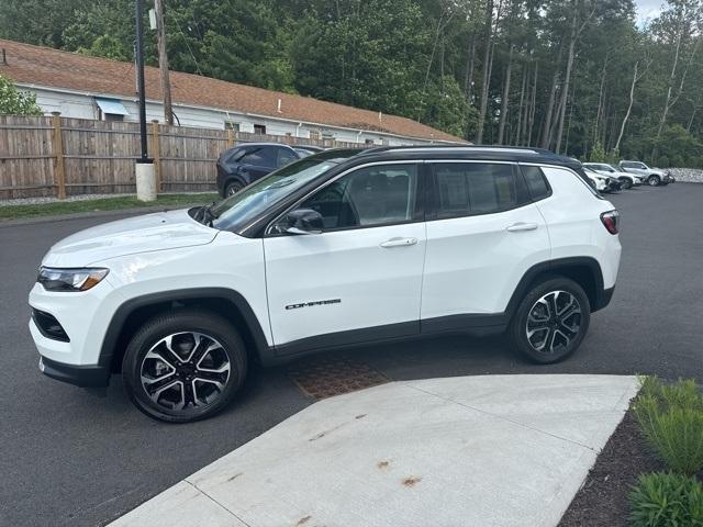 Photo of 2022 Bright White Clearcoat Jeep Compass