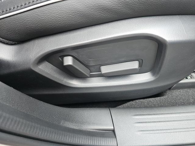 Photo of 2025 Platinum Mazda CX-5