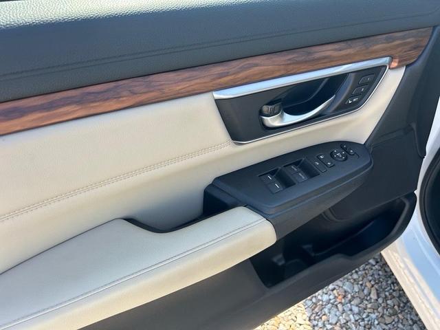 Photo of 2019 Platinum White Pearl Honda CR-V