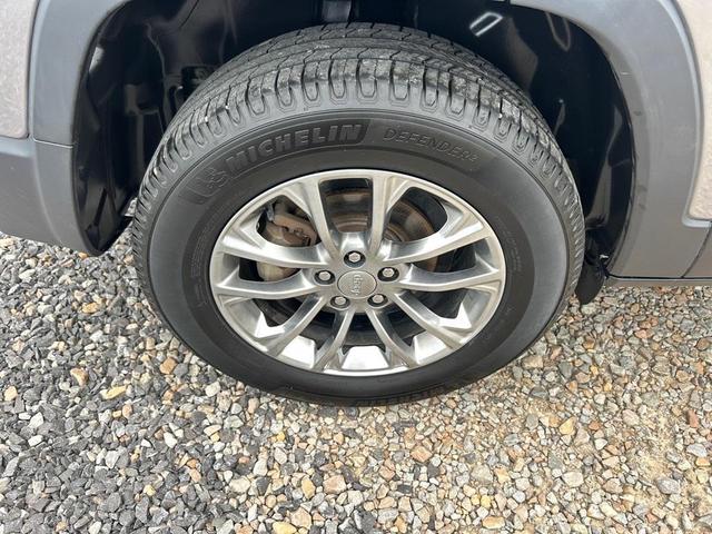 Photo of 2019 Billet Silver Metallic Clearcoat Jeep Cherokee