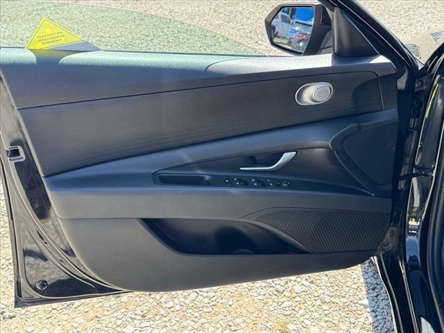 Photo of 2022 Phantom Black Hyundai ELANTRA HEV