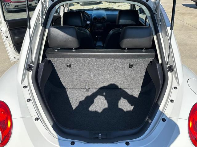 Photo of 2009 Candy White Volkswagen New Beetle