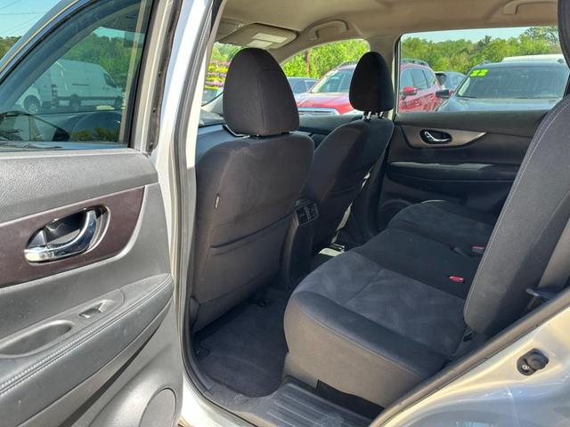 Photo of 2016 Brilliant Silver Nissan Rogue