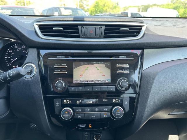 Photo of 2016 Brilliant Silver Nissan Rogue