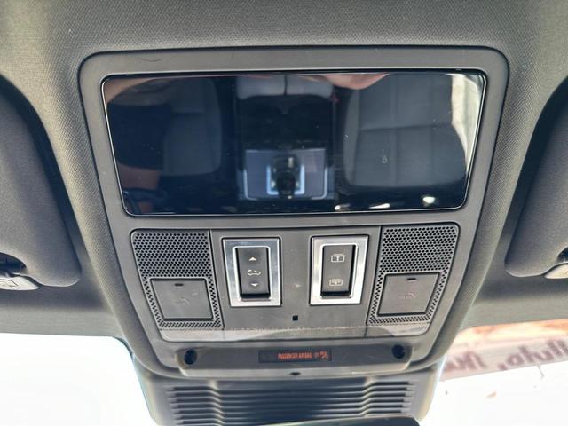 Photo of 2023 White Land Rover Range Rover Evoque