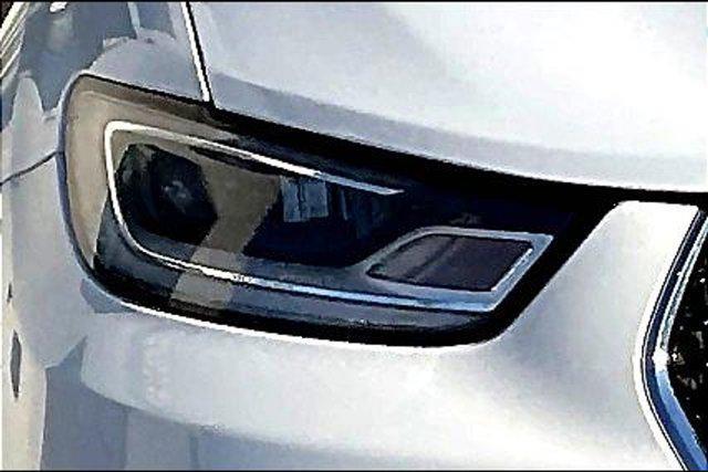 Photo of 2022 Bright White Clearcoat Chrysler Pacifica