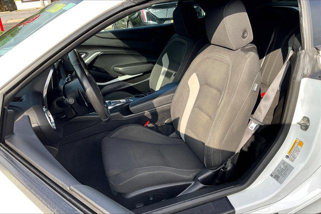 Photo of 2020 Summit White Chevrolet Camaro