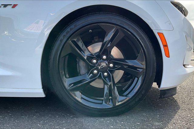 Photo of 2020 Summit White Chevrolet Camaro