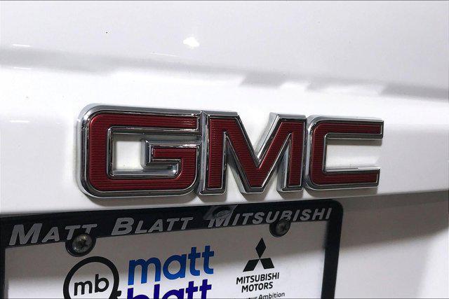 Photo of 2020 Summit White GMC Yukon