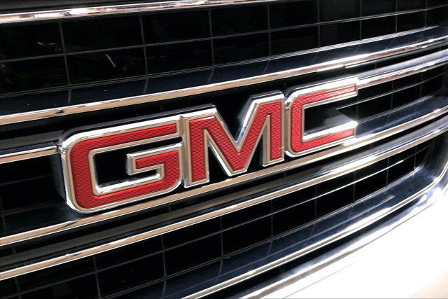 Photo of 2020 Summit White GMC Yukon