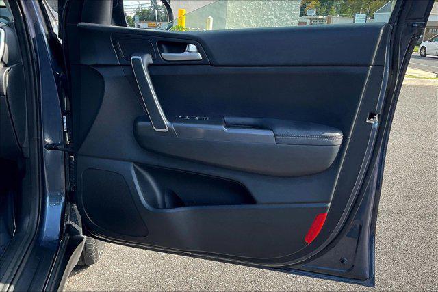 Photo of 2022 Pacific Blue Kia Sportage