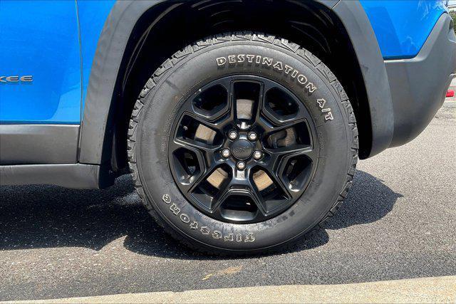 Photo of 2019 Hydro Blue Pearlcoat Jeep Cherokee
